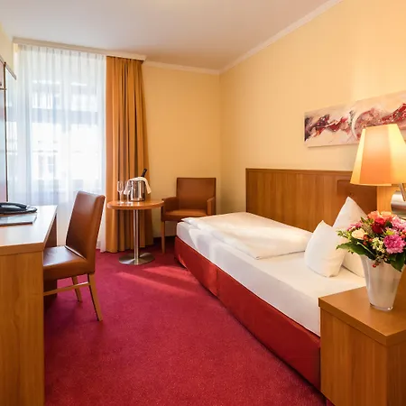 Vis A Vis לינדאו