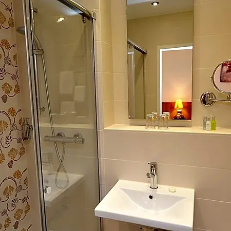 Vis A Vis Hotel 3*