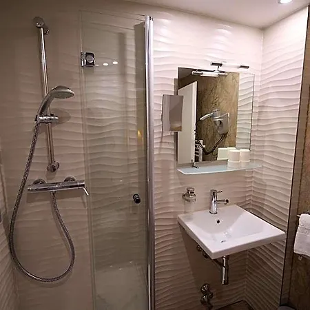 Hotel Vis A Vis 3*