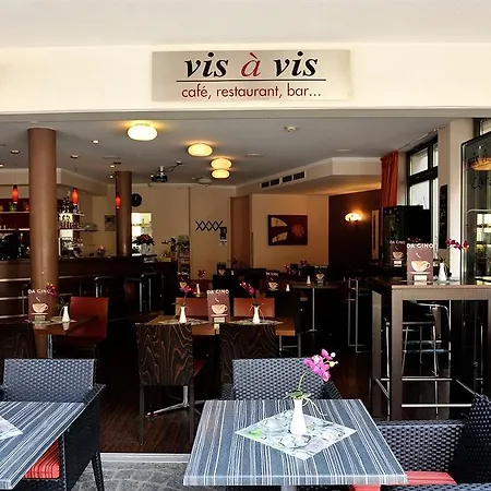 Hotel Vis à Vis 3*