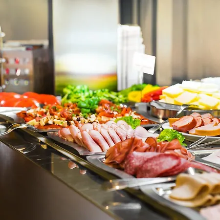 Vis A Vis 3* לינדאו