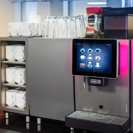 Vis A Vis מלון 3*