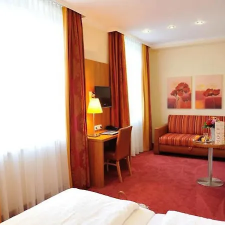 מלון Vis A Vis 3*